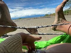 bebes me vine a la playa a masturbarme y un chico me estaba grabando
