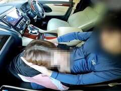 旦那とジムに来て、途中抜け出し不倫男とカーセックス